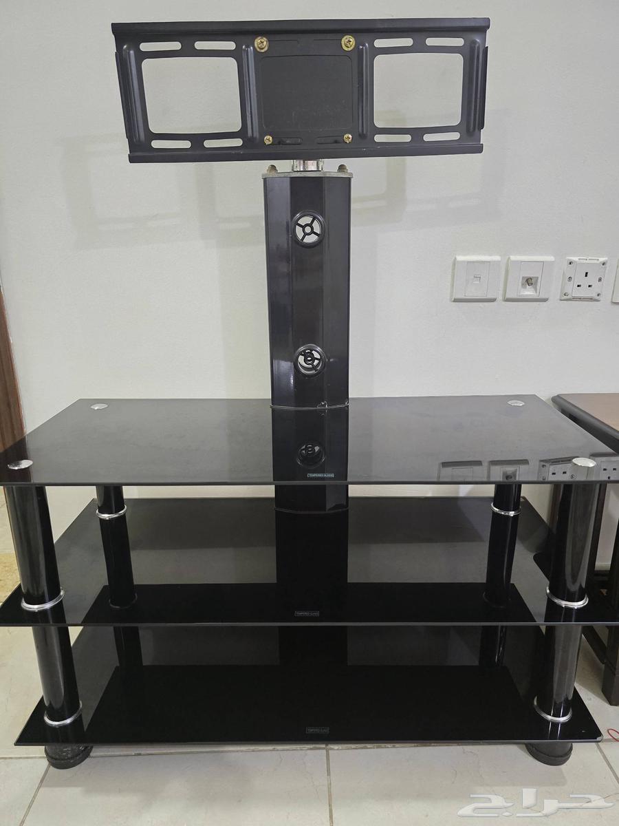 طاولة تلفزيون للبيع ب 100قابل للتفاوض64592323131905111