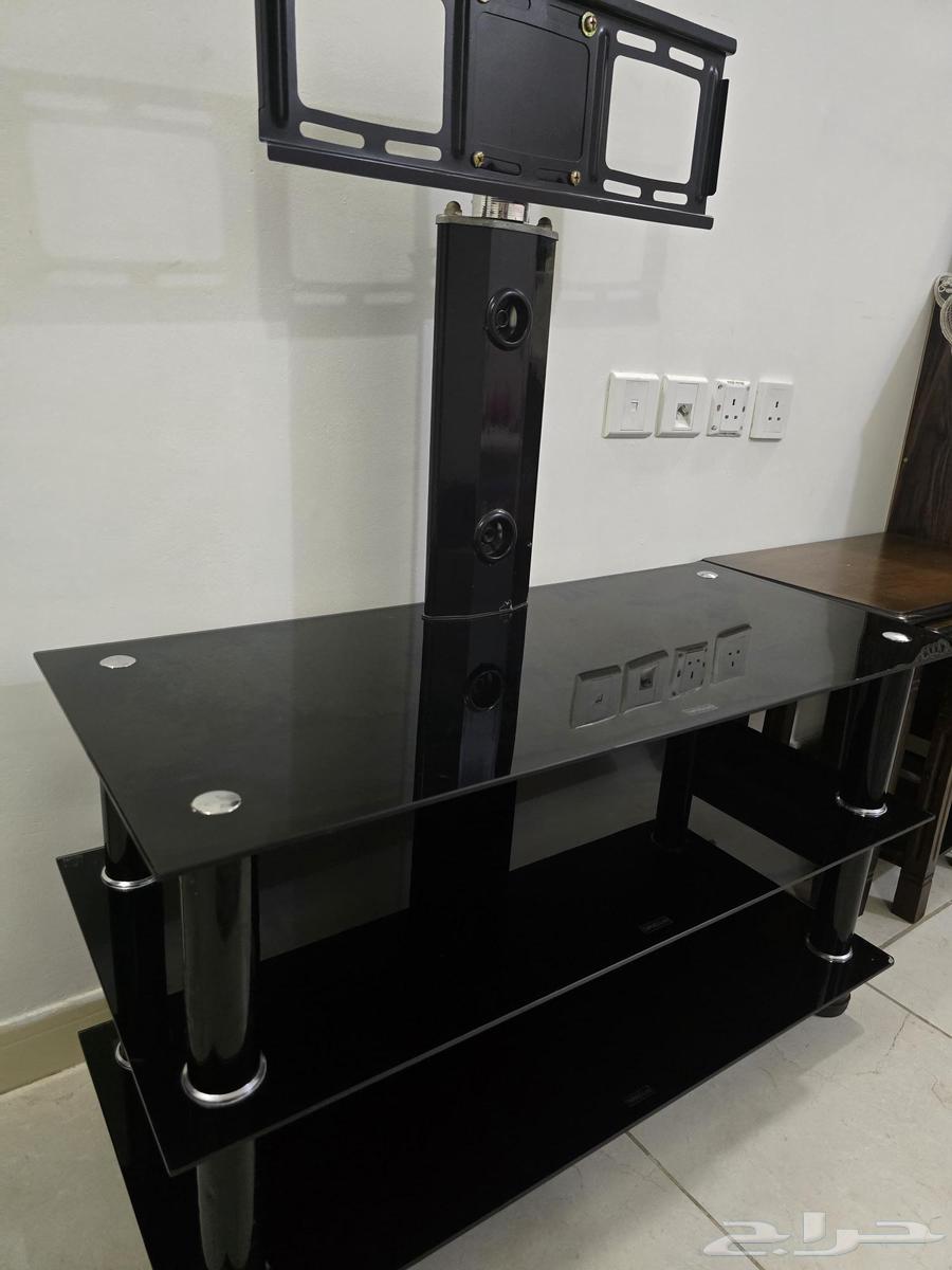طاولة تلفزيون للبيع ب 100قابل للتفاوض64592323131905112