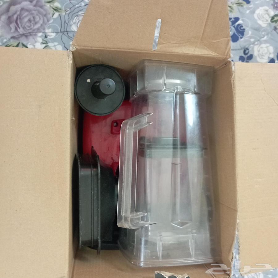 Blender and grinder used for two months with their box64453052212483112
