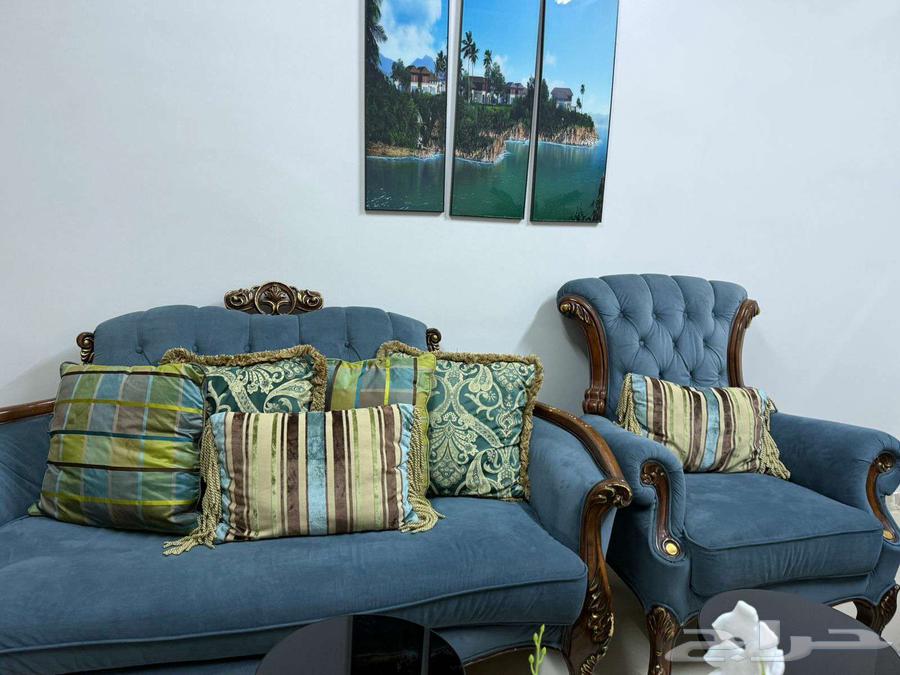 Classic sofa furniture with tables in excellent condition64598745848451114