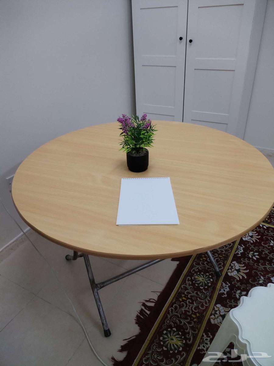 طاوله طعام سرير كبير... شاشه مع ريسيفر64597899530754113