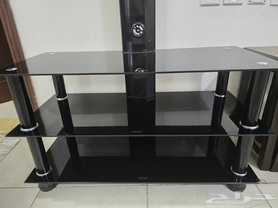 طاولة تلفزيون للبيع ب 100قابل للتفاوض64592323131905110