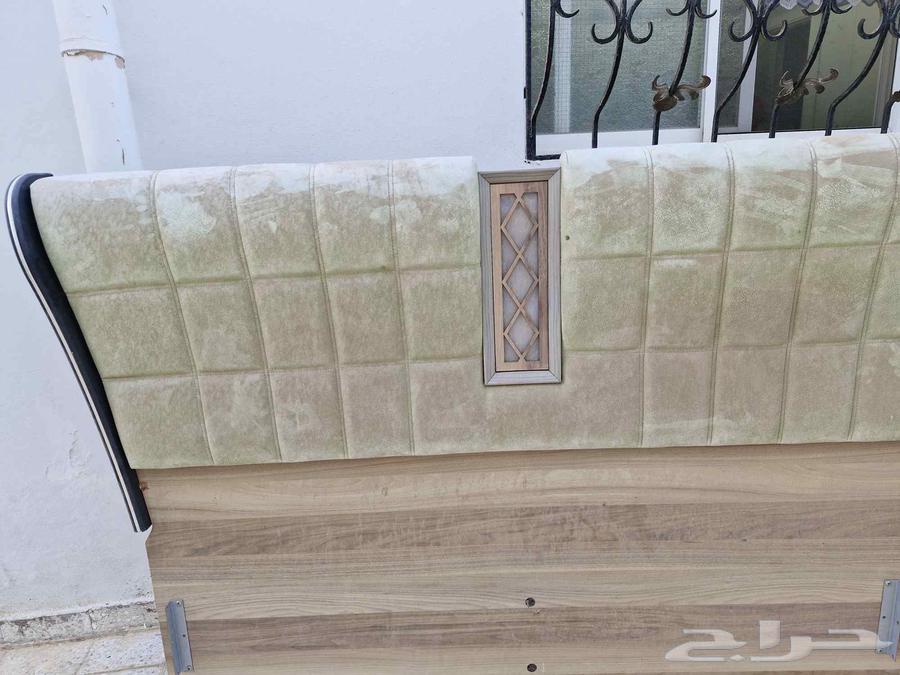 سرير خشب وكرسي للبيع المستعجل64596179216898111