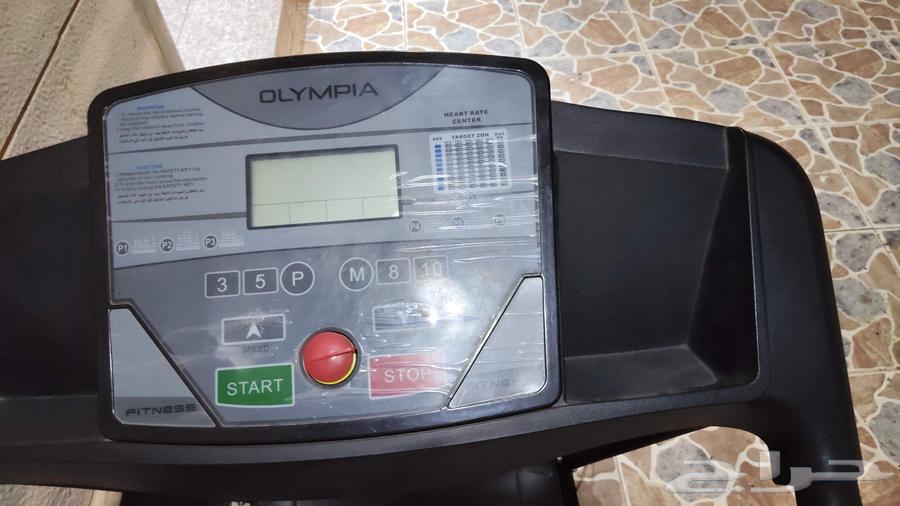 A distinctive electric treadmill that calculates calories, heart rate, and effort64597666469123110