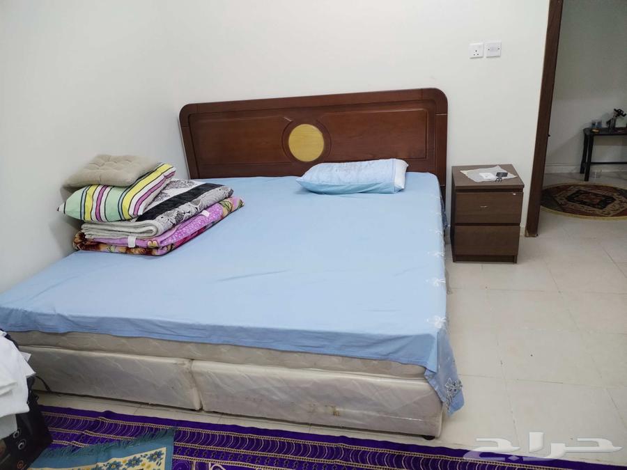 طاوله طعام سرير كبير... شاشه مع ريسيفر64597899530754111