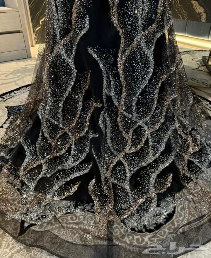 A new dress for sale, M size, worn once, tailor adjusted the sleeves though64596919723009111