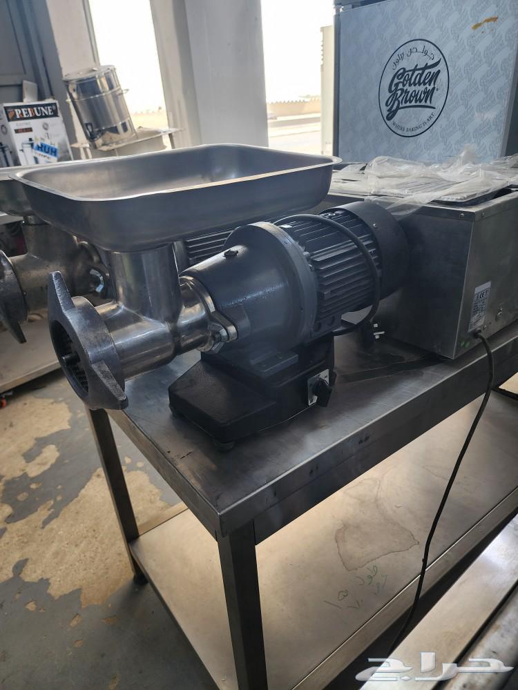 اغراض مطعم متكامل للبيع داخل ابو عريش البيع مستعجل64598745799683110