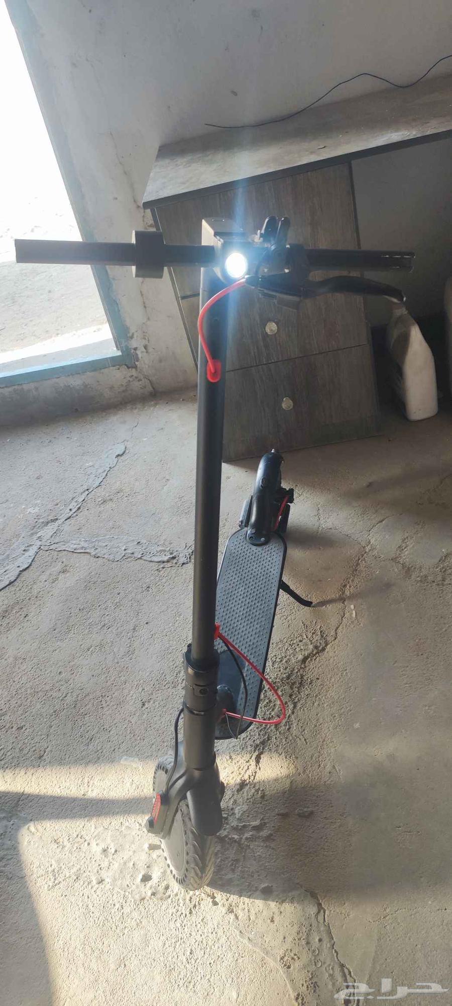 سكوتر كهربائي، بحالة جيدة تمامًا (السعر ٣٥٠) فقط عبر الهاتف64611679318273113