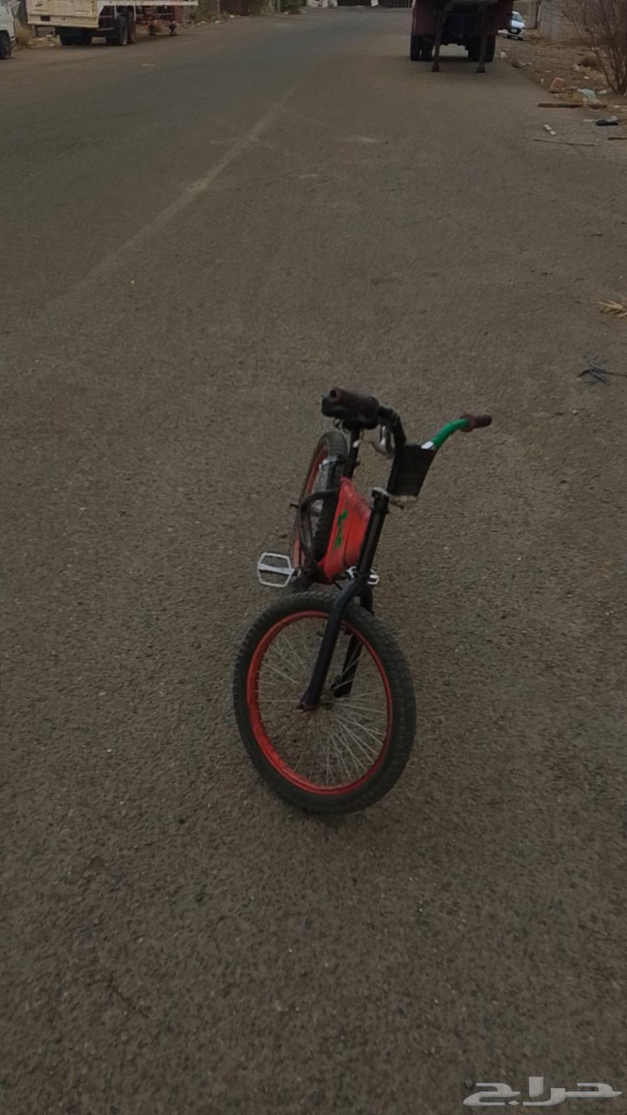 سيكل كوبرا نضيفه بس مرشوشه وكفراته مالها اسبوعين وسليمه64610095261827111