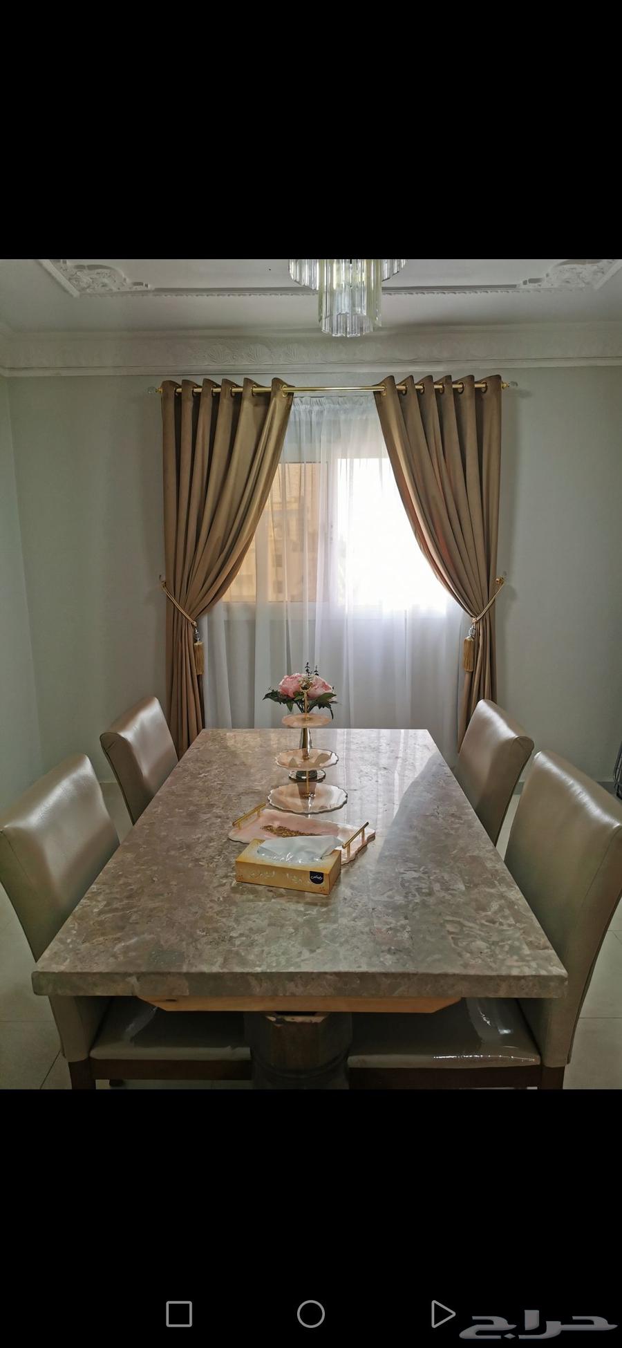طاولة رخام مع 4 كراسي جلد فخمة جدا64612054025603111