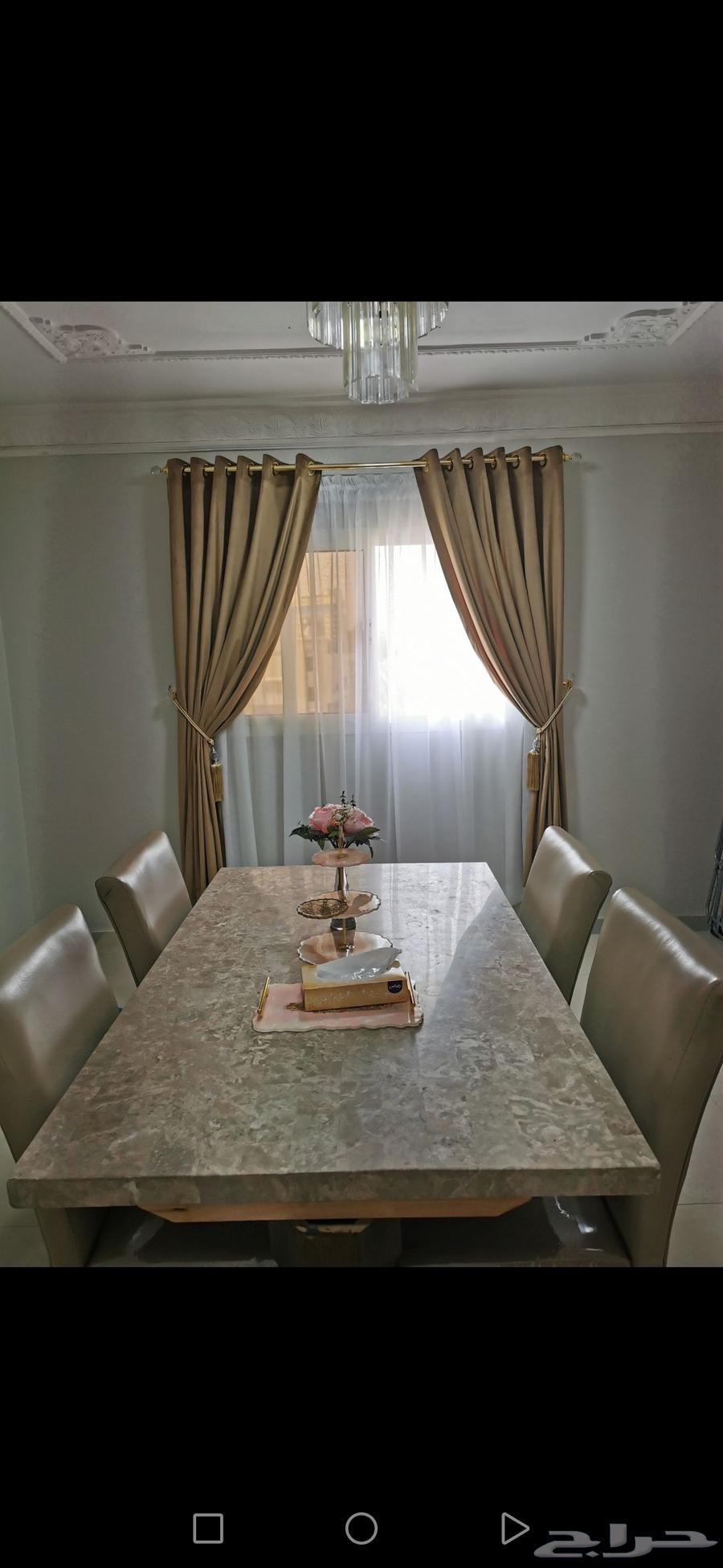 طاولة رخام مع 4 كراسي جلد فخمة جدا64612054025603110