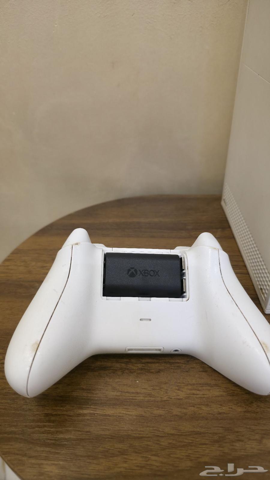 السلام عليكم  للبيع أكس بوكس سيريس.نضيف مايشكي من شي معه اسل64613496673793111