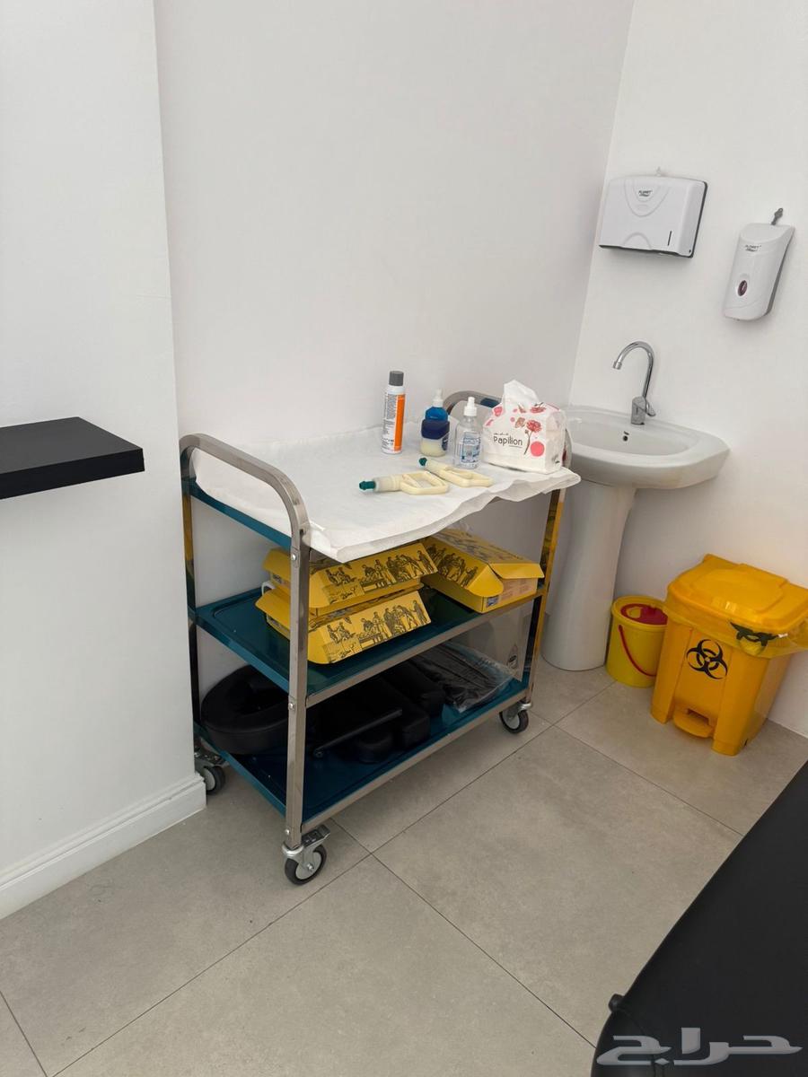 أثاث مكتبي ومعدات حجامه و مساج للبيع بالكامل64608998431747113