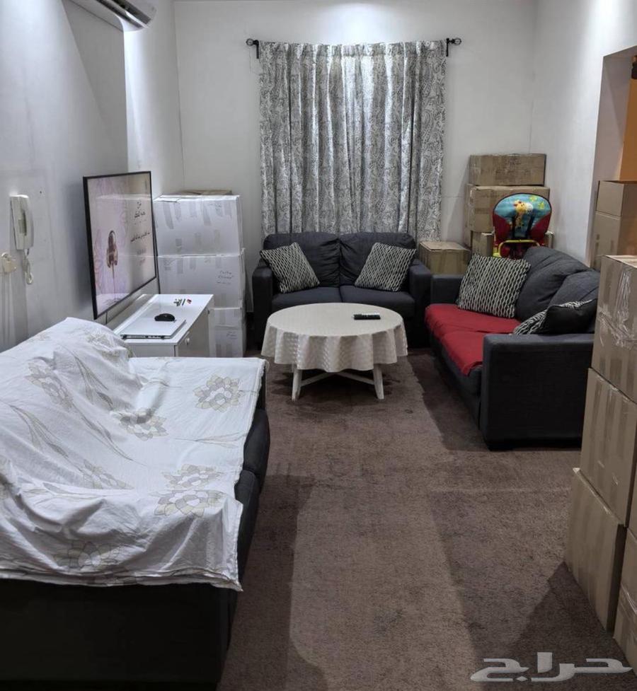 كنب للبيع 3 قطع مع طاولة وسط64615819035523110