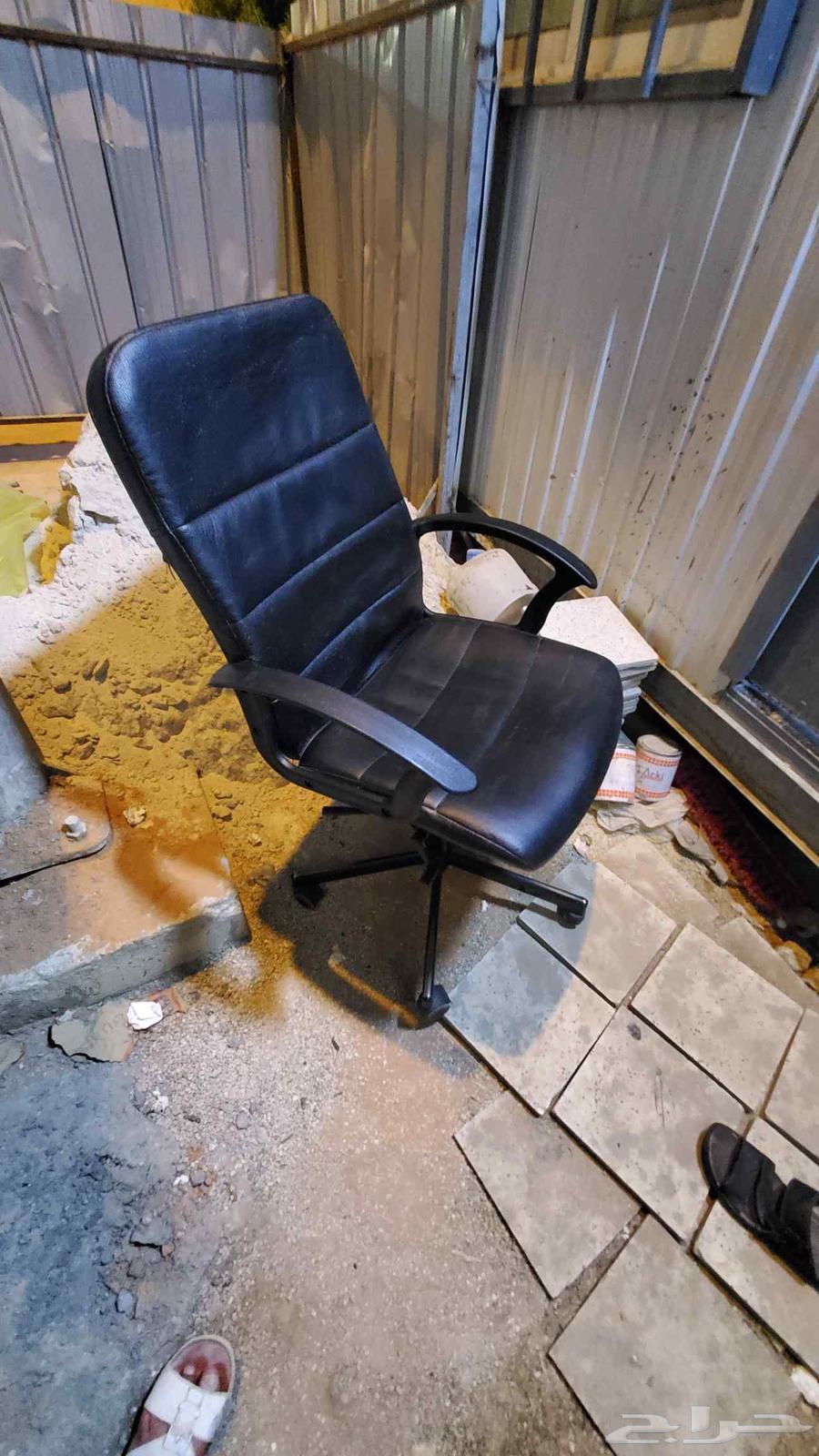 كرسي شبه جديد دوار مكتبي64613275990531111