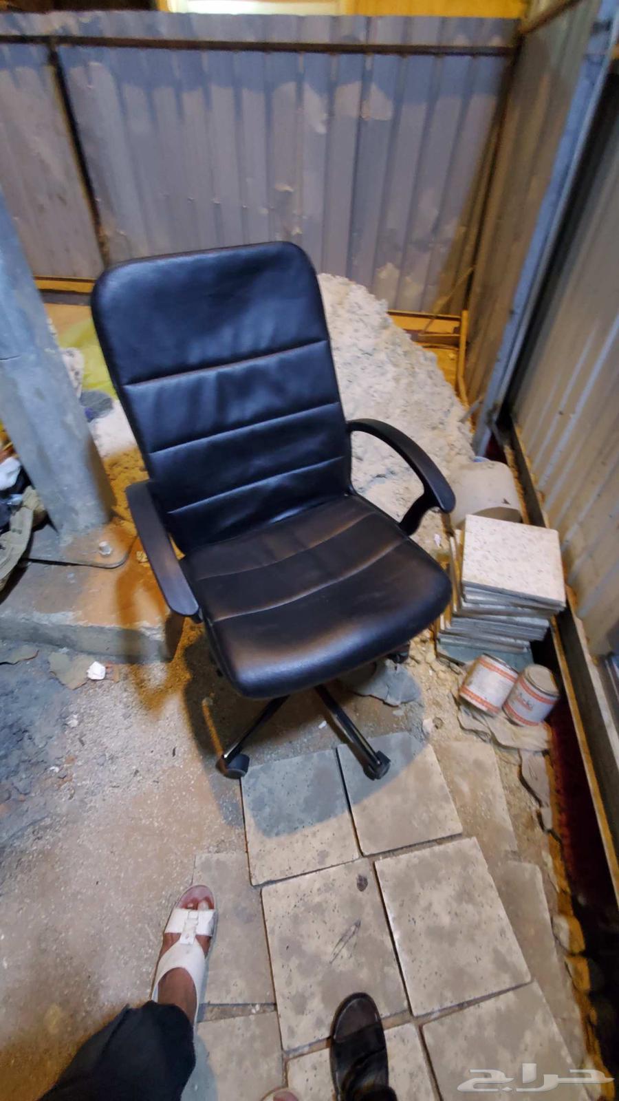 كرسي شبه جديد دوار مكتبي64613275990531110