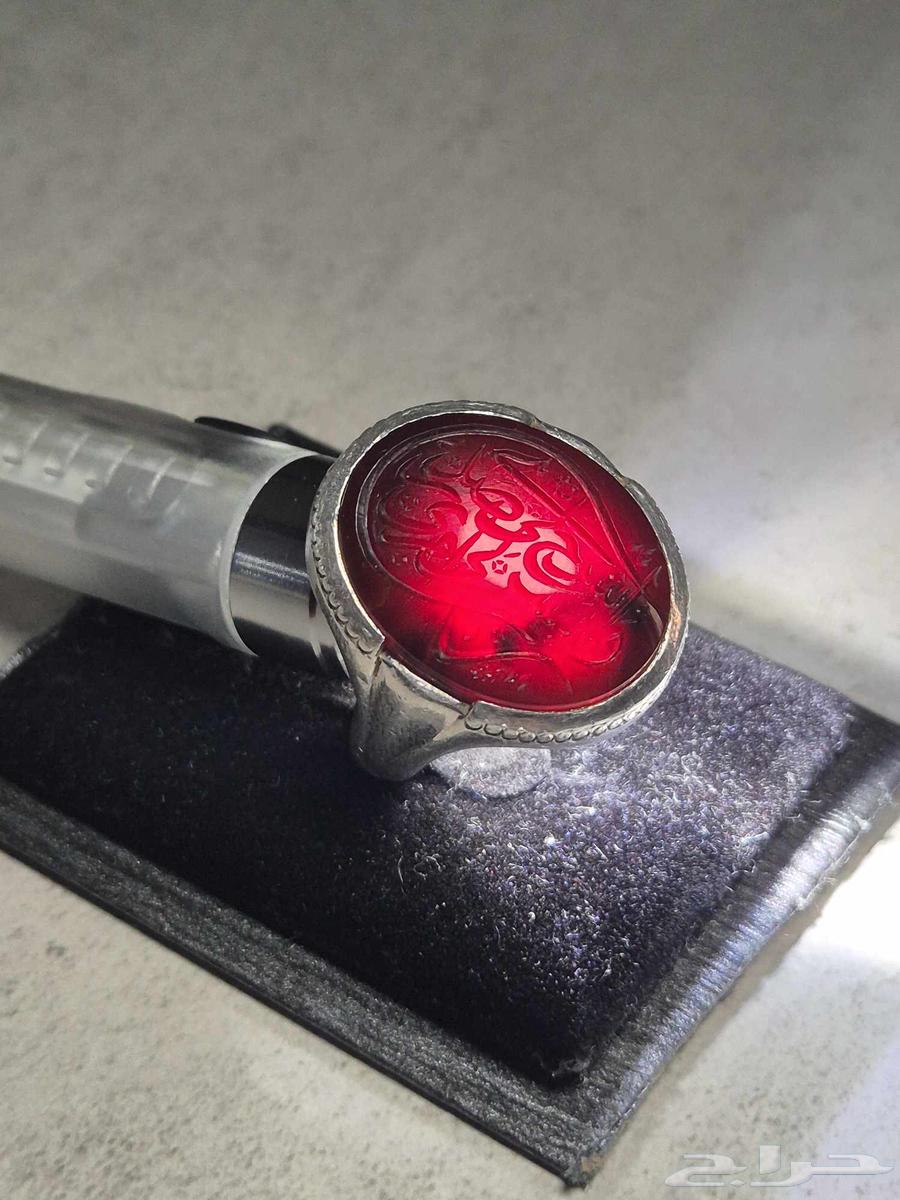 خاتم عقيق يماني كرزي مزعفر منقوش64607694062593111