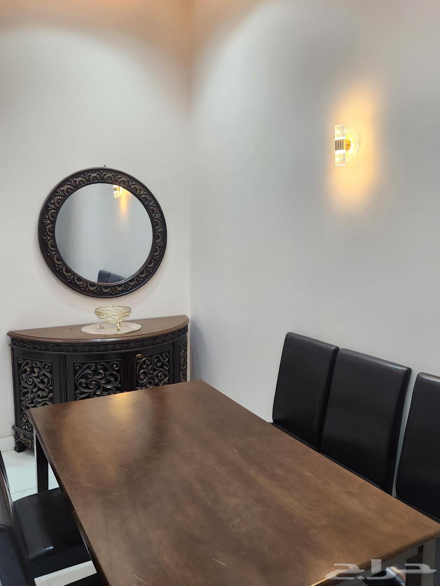 طاولة طعام ومدخل مع مرايه64607681353603111