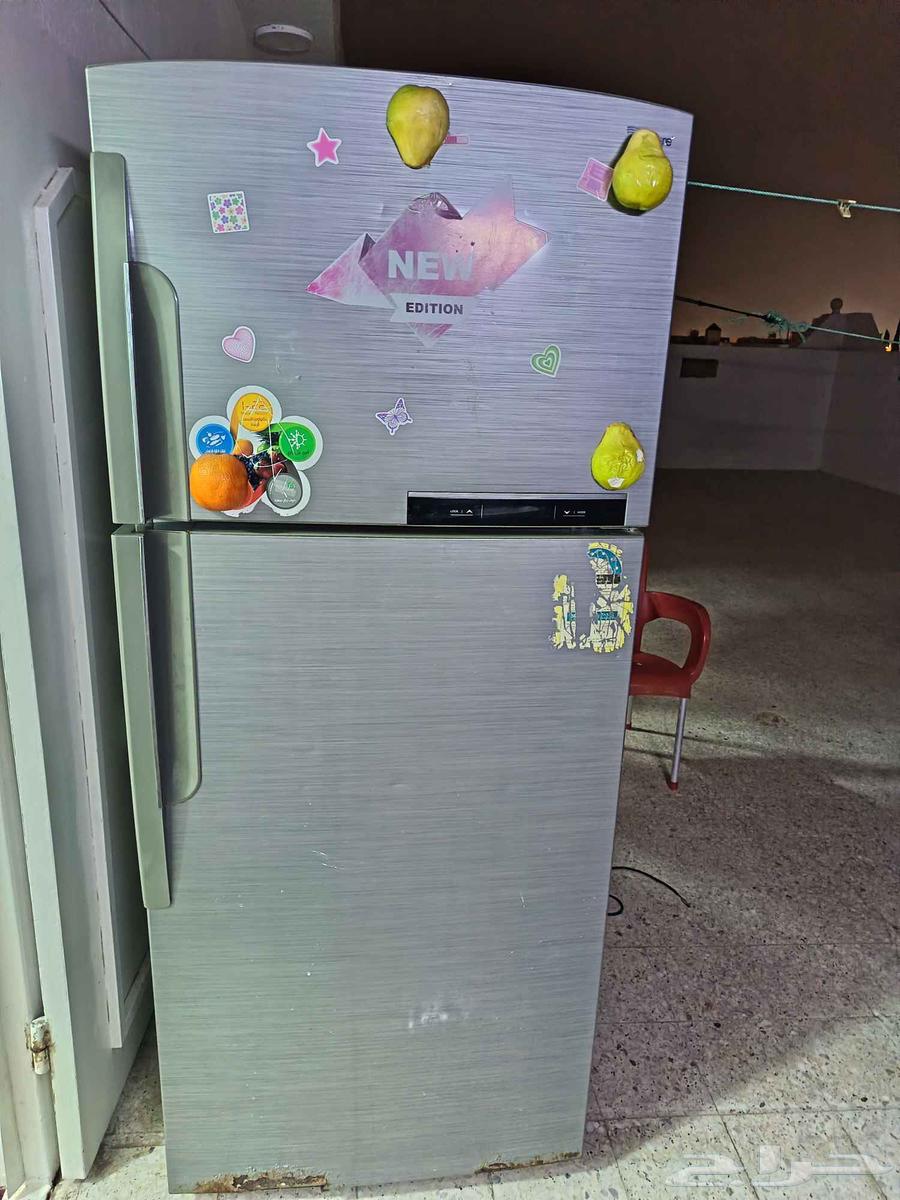 ثلاجه للبيع مستخدما كما وضح في صور في صوره فيها عطل لااعلم64607731812611111