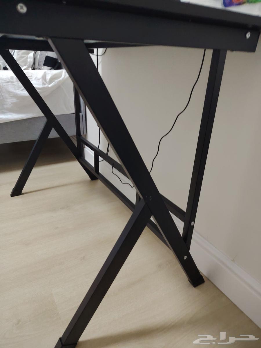 طاوله حرف K استعمال مده قصيره جدا واستعمال نظيف مافيها خدشات64615016597505113