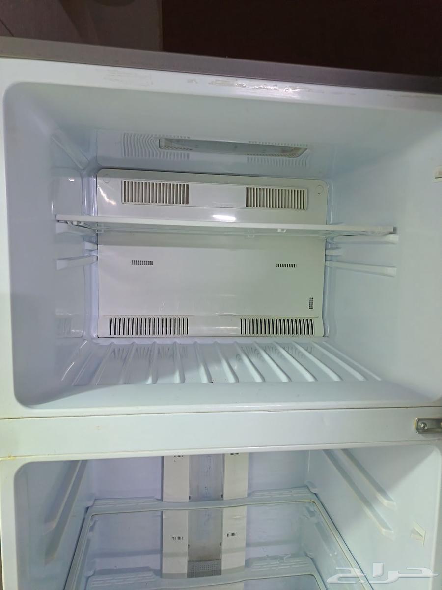ثلاجه للبيع مستخدما كما وضح في صور في صوره فيها عطل لااعلم64607731812611113