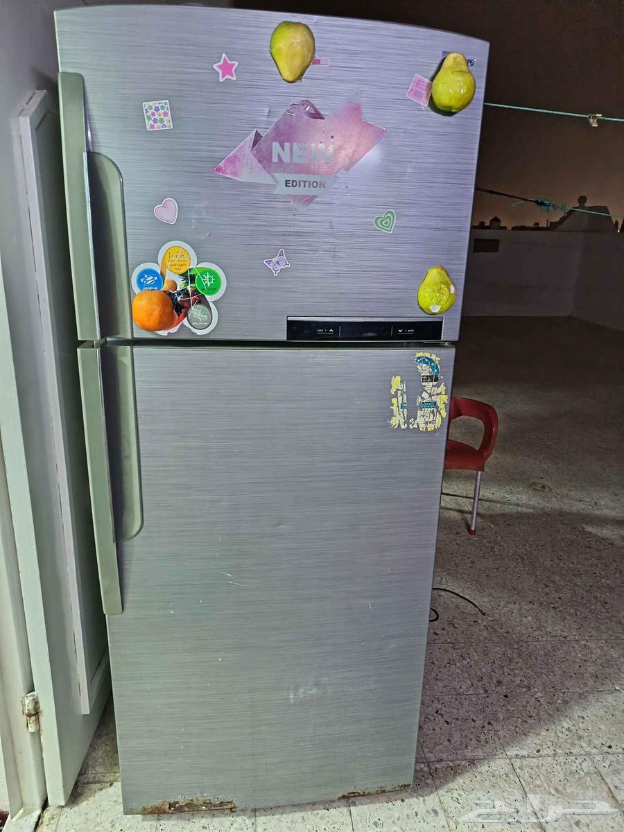 ثلاجه للبيع مستخدما كما وضح في صور في صوره فيها عطل لااعلم64607731812611112