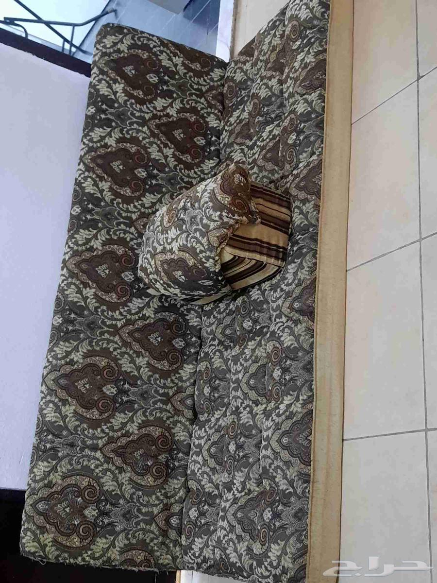 مجلس أرضي لون بني وبيج سعر 100ريال64616261926915113