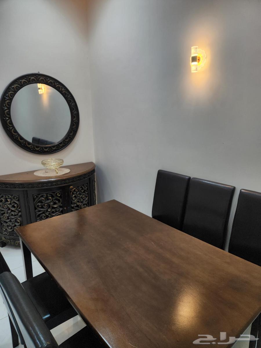 طاولة طعام ومدخل مع مرايه64607681353603110