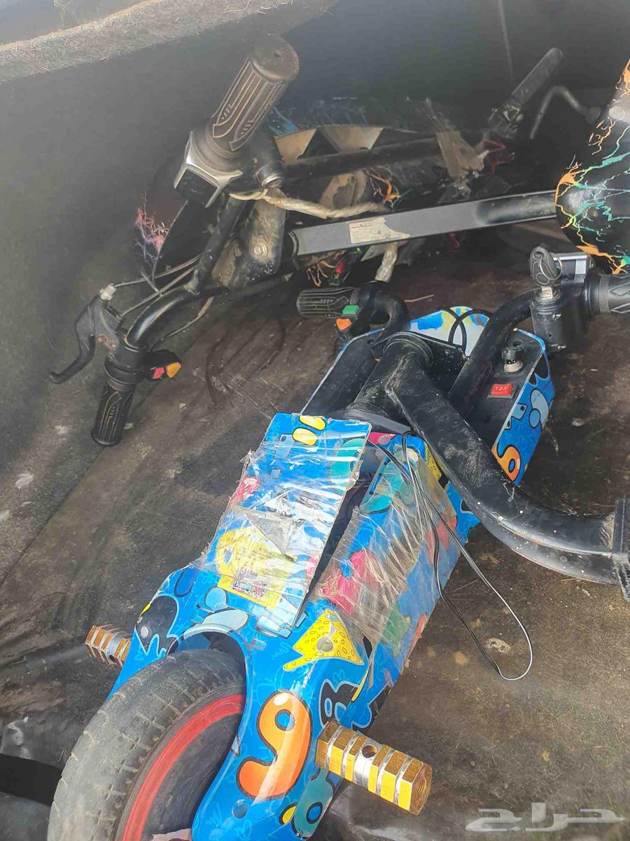 سكوتر للبيع شغال ونضيف العدد 364607794090497111