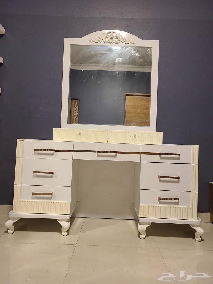 تسريحة باللون الأبيض مستخدم 2 سنة نظيف جدا64607953732995110