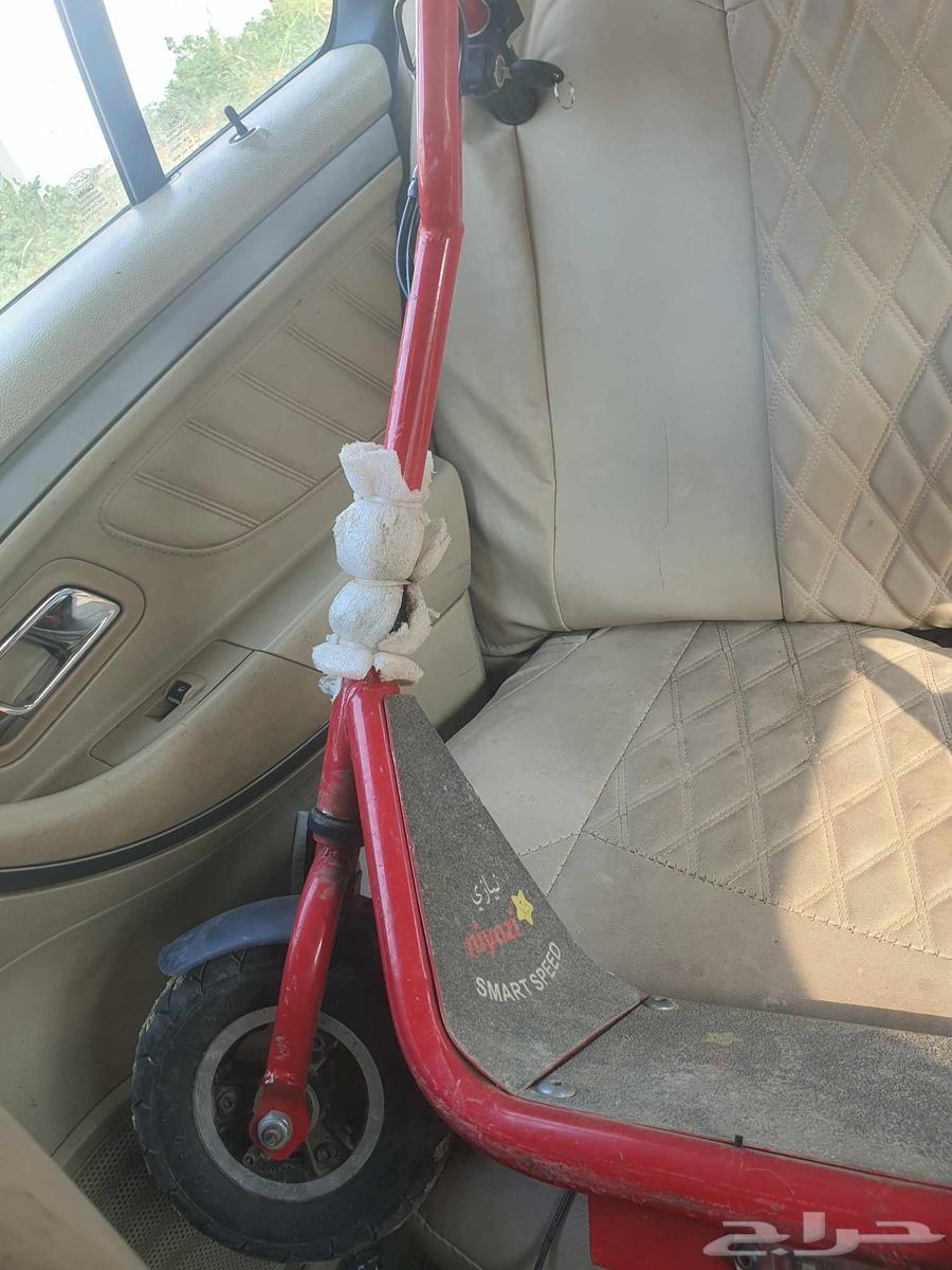 سكوتر للبيع شغال ونضيف العدد 364607794090497110