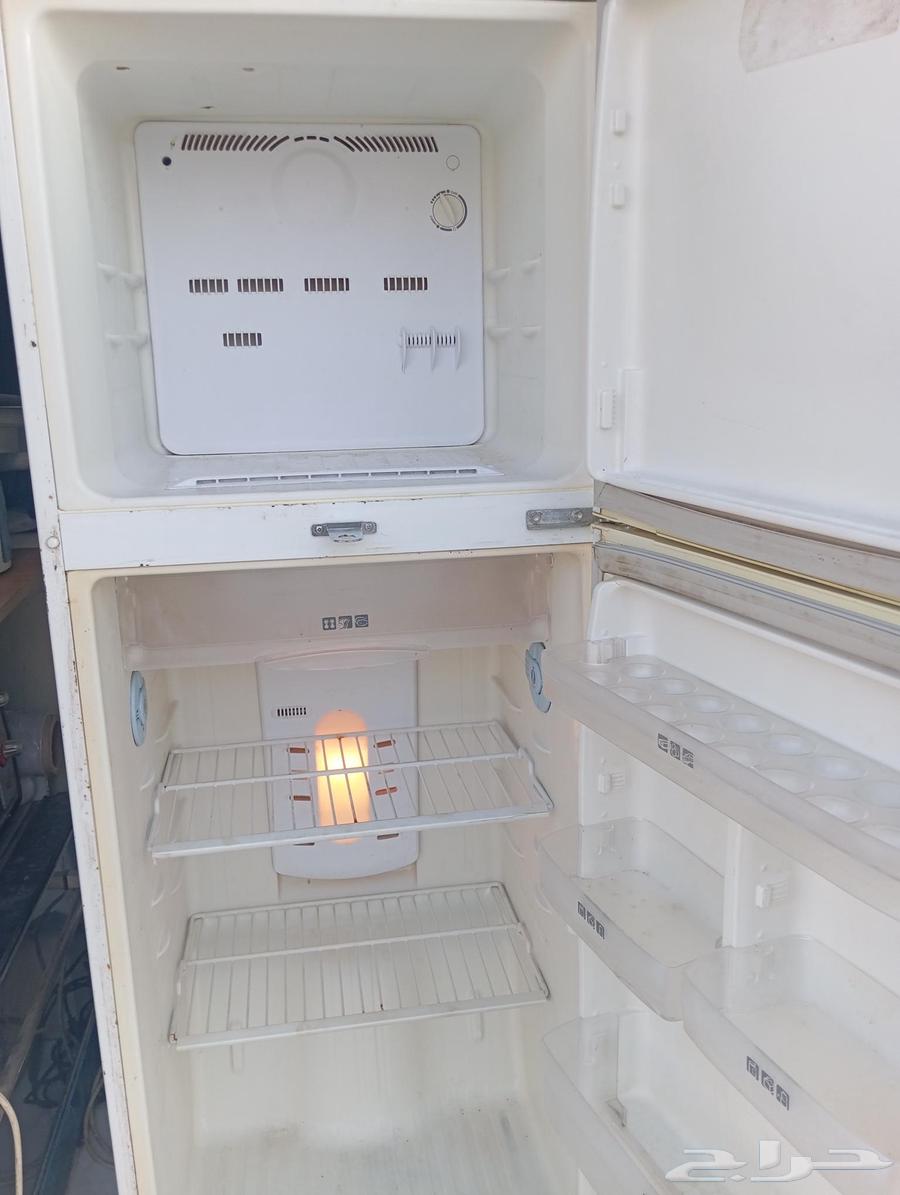 السلام عليكم يوجد ثلاجه نضيفه و فليزر نضيف مره64611854727939111