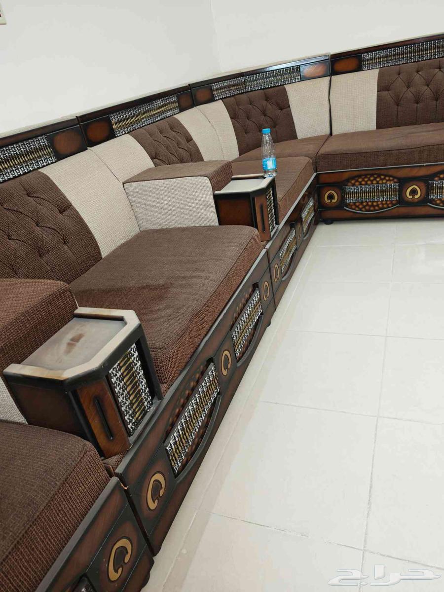 كنب مجلس خشبي نظيف جدا شبه جديد 5 5 تقريبا64614484475521112