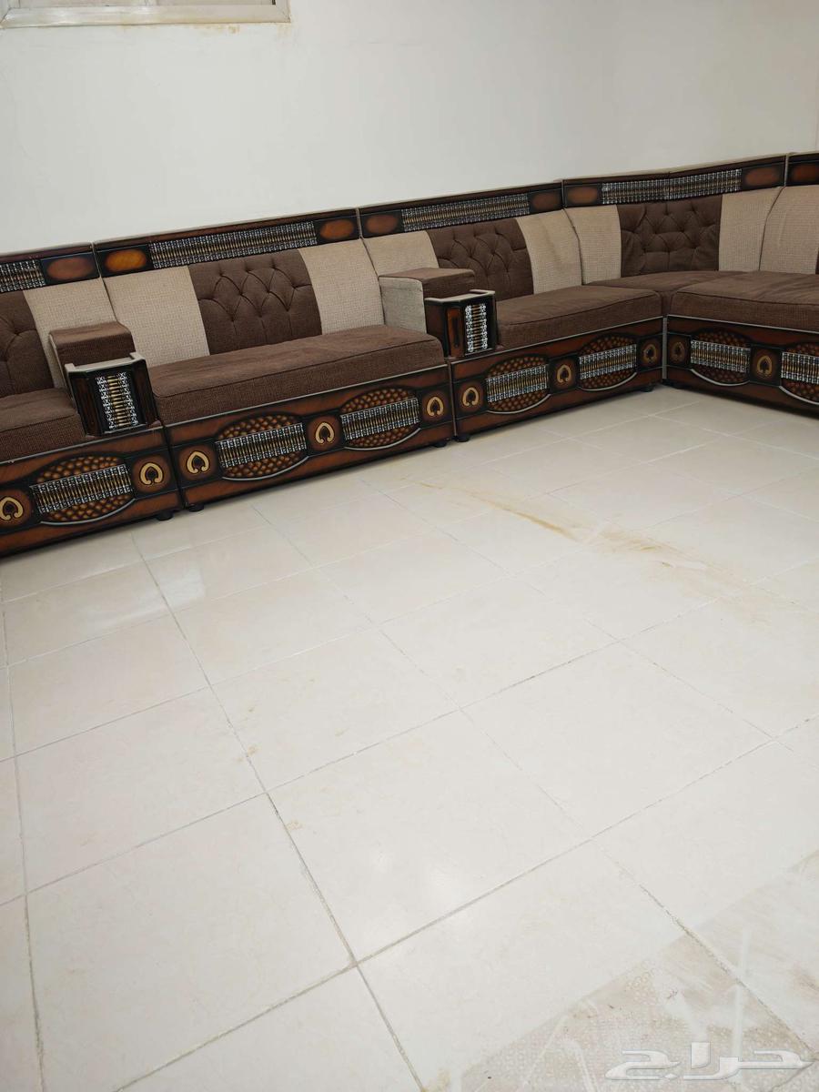 كنب مجلس خشبي نظيف جدا شبه جديد 5 5 تقريبا64614484475521114