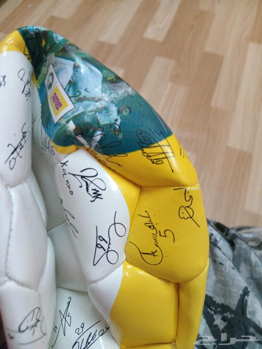 كرة موقعة من جميع لاعبين المنتخب السعودي64614534466433112