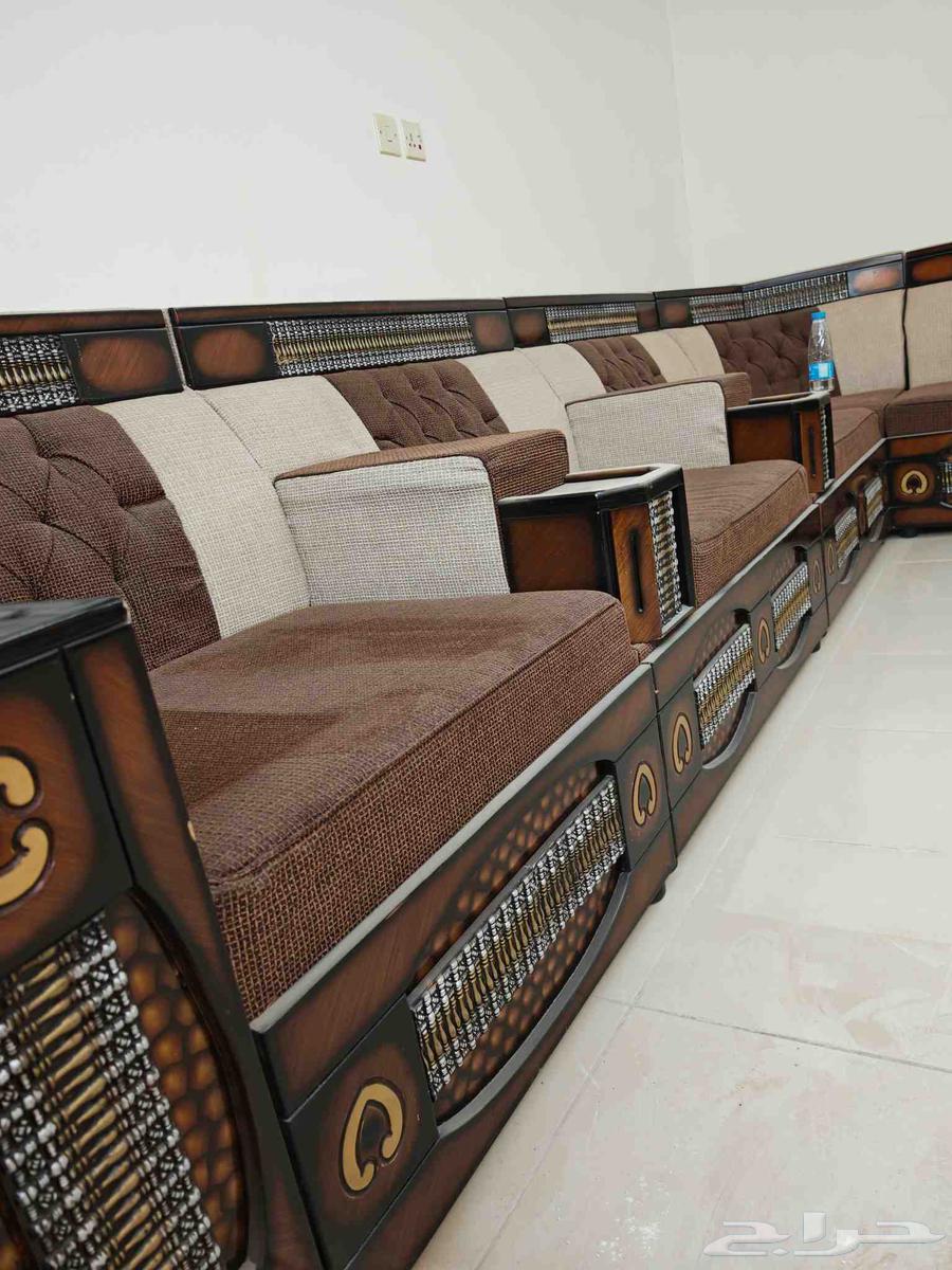 كنب مجلس خشبي نظيف جدا شبه جديد 5 5 تقريبا64614484475521111