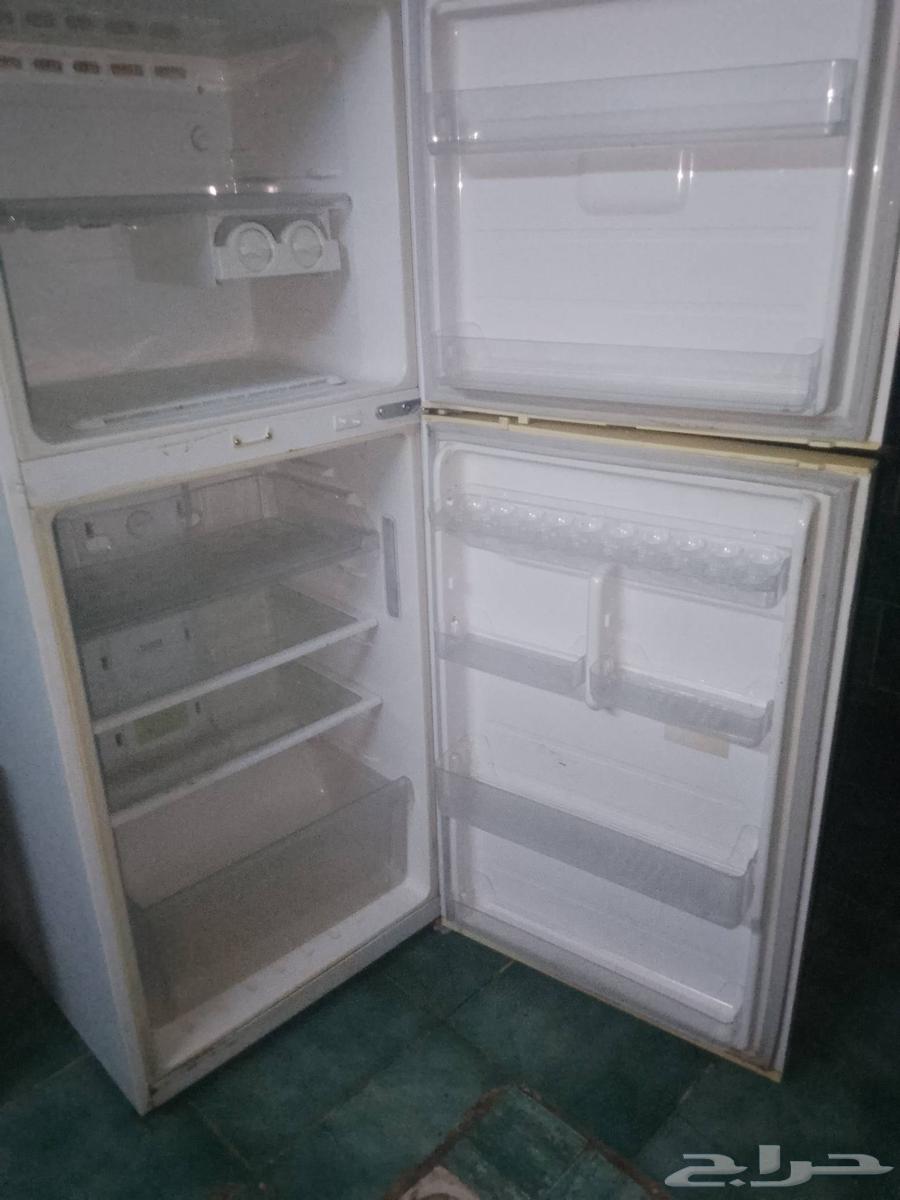 A 14 cubic feet refrigerator in new condition, very clean, but needs a compressor64610468030723113