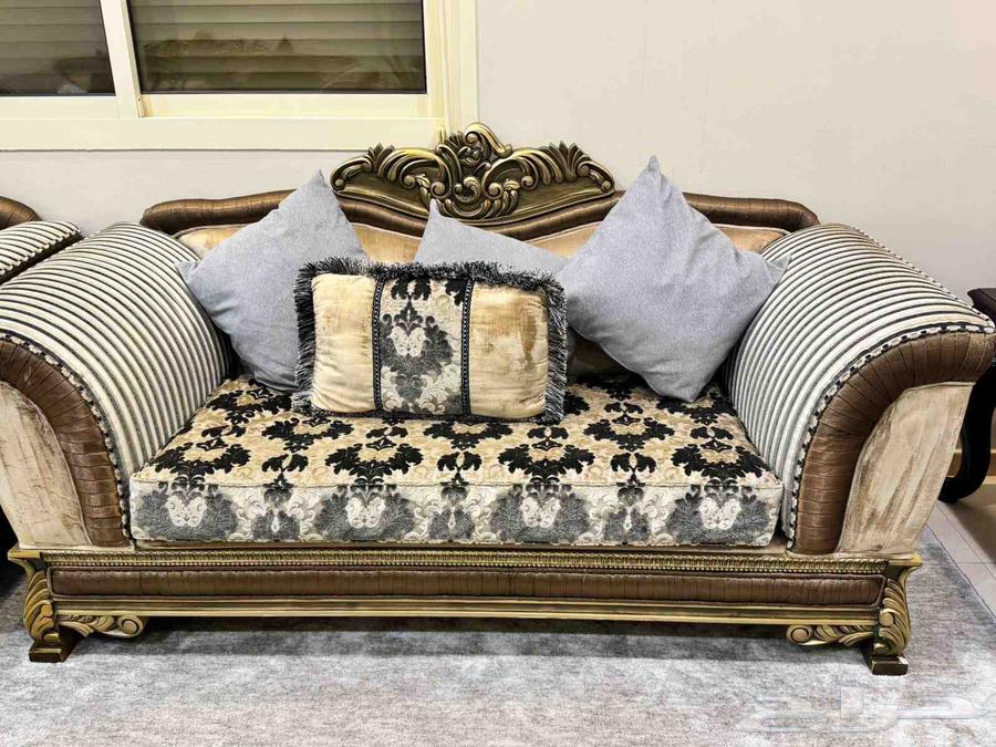 كنب كلاسيك يتسع من13-15شخص. في حاله ممتازة64613455227905111