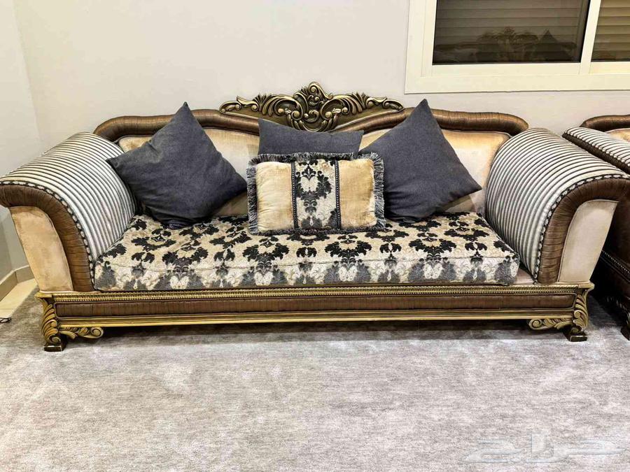 كنب كلاسيك يتسع من13-15شخص. في حاله ممتازة64613455227905110