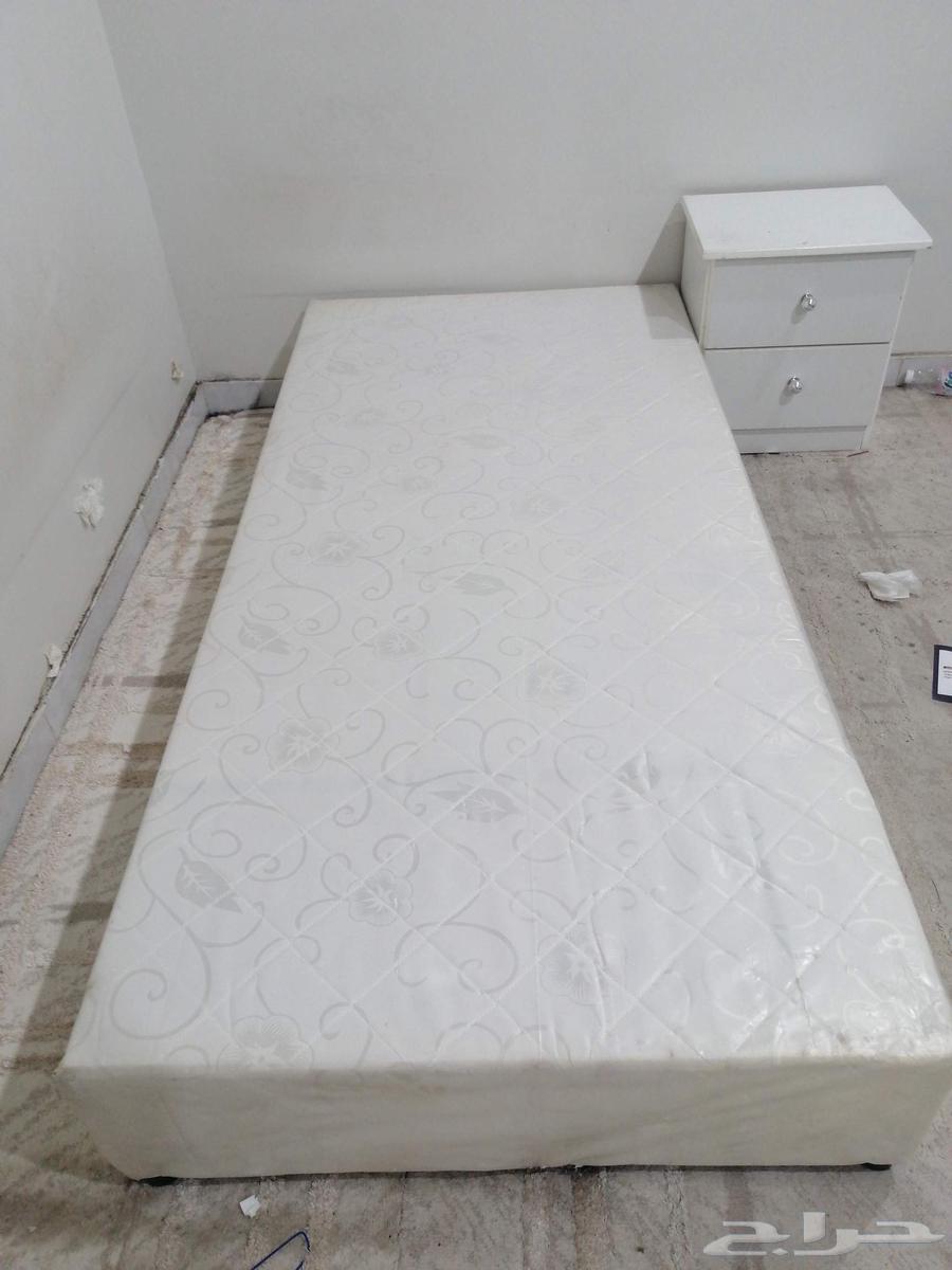 ثلاجة مكتبية شبه جديدة وسرير بوكس مع مرتبه مستخدم وكمدينة64615769490306110