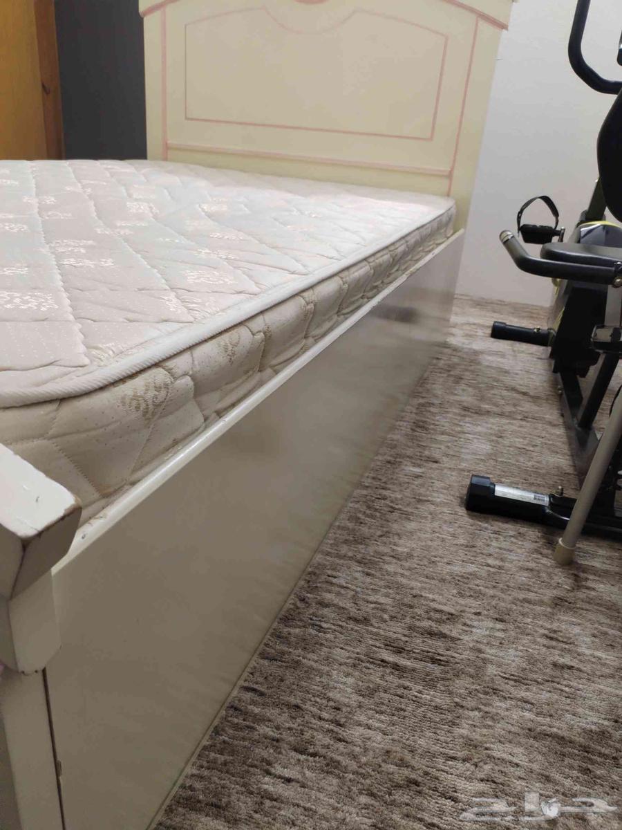 سريرين نفر ونص نظيفة مع تسريحة للبيع64612164500611111