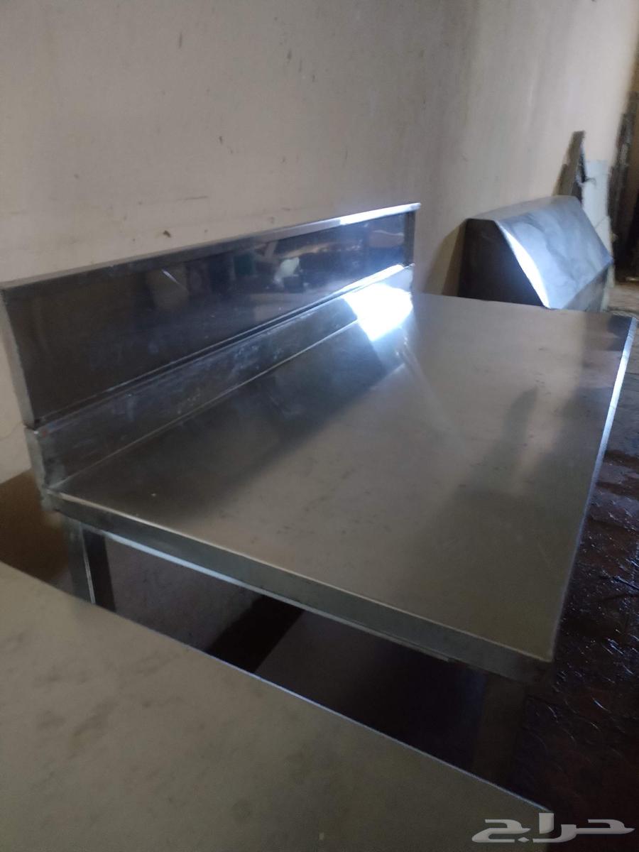 طاولات ستيل شبه جديده استخدام شهرين للمطاعم64614272866946111