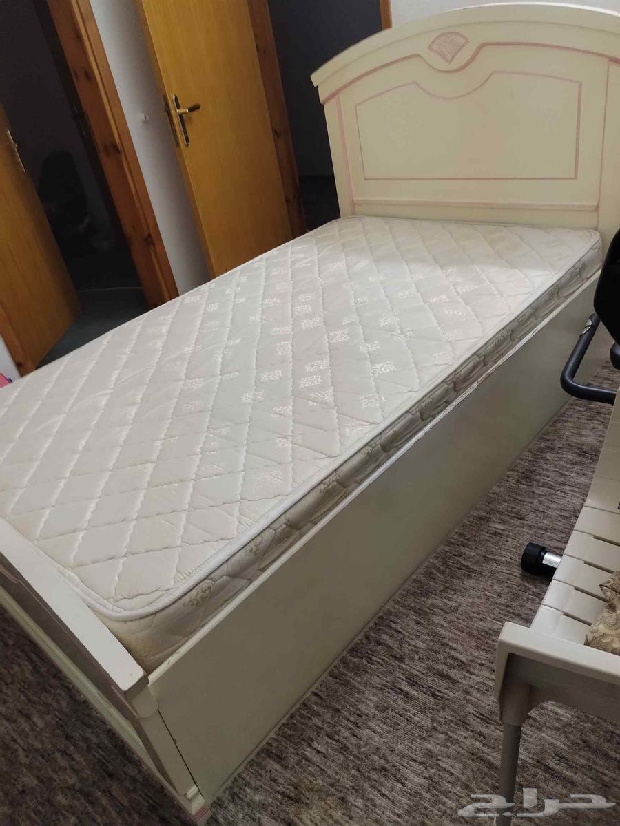 سريرين نفر ونص نظيفة مع تسريحة للبيع64612164500611110