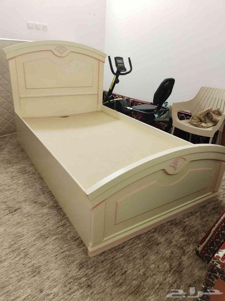 سريرين نفر ونص نظيفة مع تسريحة للبيع64612164500611114