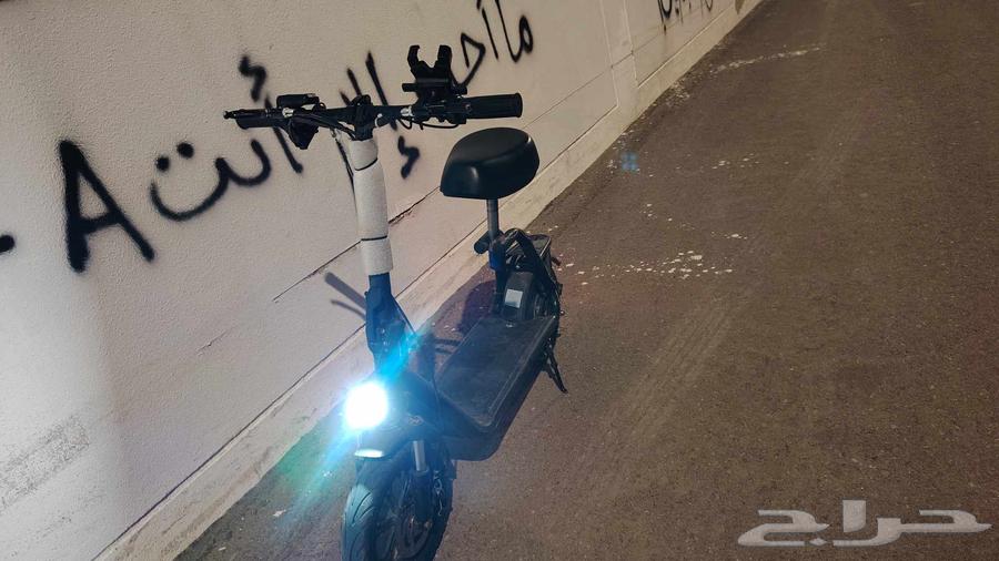 سكوتر ابو سله مع شاحنه جديد يمشي 82 نيازي اصلي64614769836035110