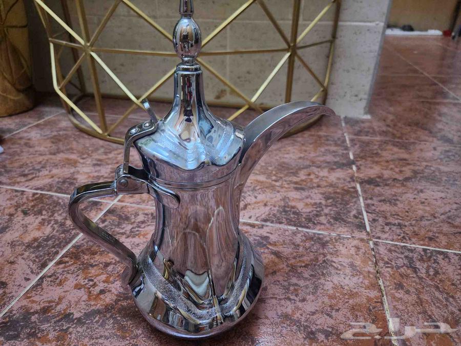 يوجد أتنين دلة قهوة من السيف شبه جديده وأتنين شاي جميعا بحال64616740627203112