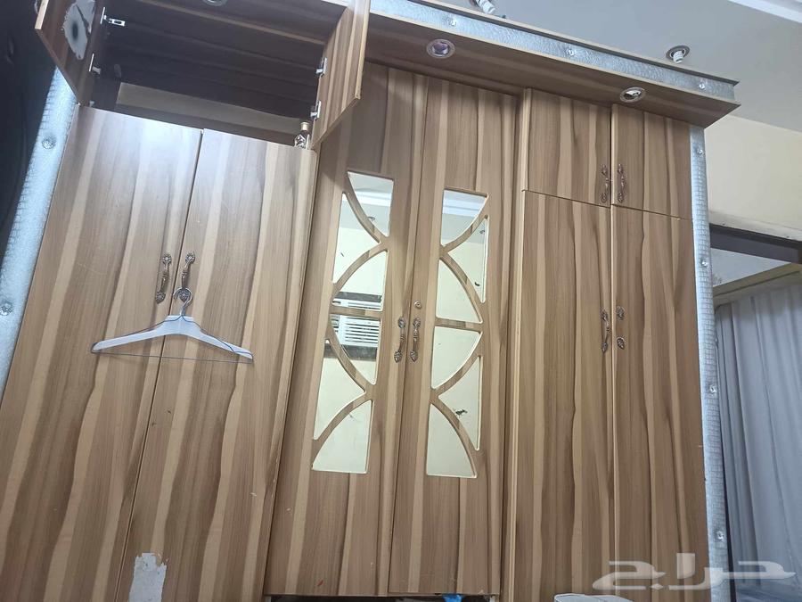 السلام عليكم دولاب للبيع64612152101507111