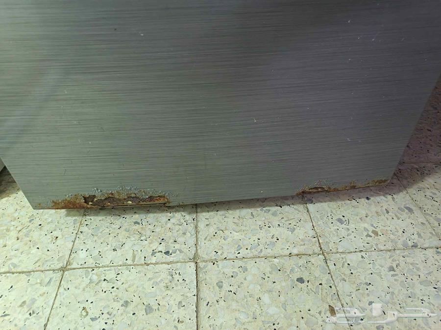 ثلاجه للبيع مستخدما كما وضح في صور في صوره فيها عطل لااعلم64607731812611110