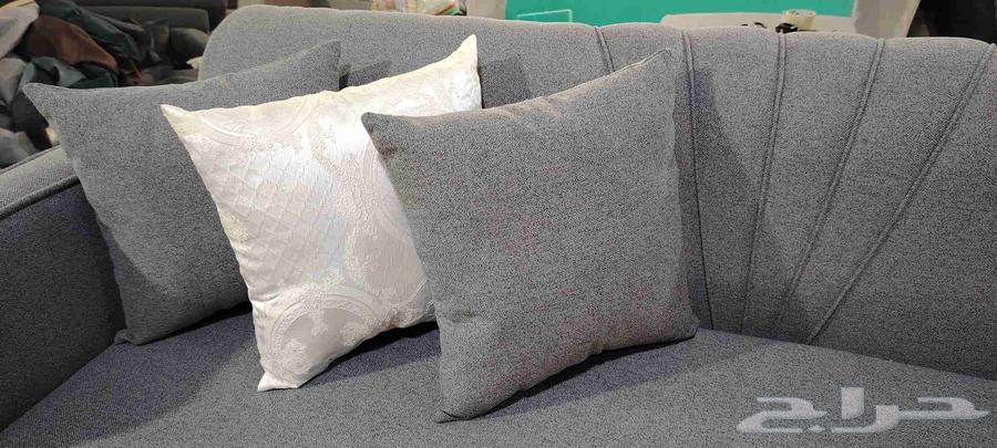 The price is 1100, a new ready set of sofas, 5 pieces for 11 people, whoever needs it can64608429032577113