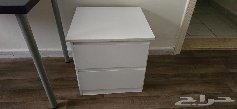 طاولة من ايكيا و 2 ادراج64614807007361113